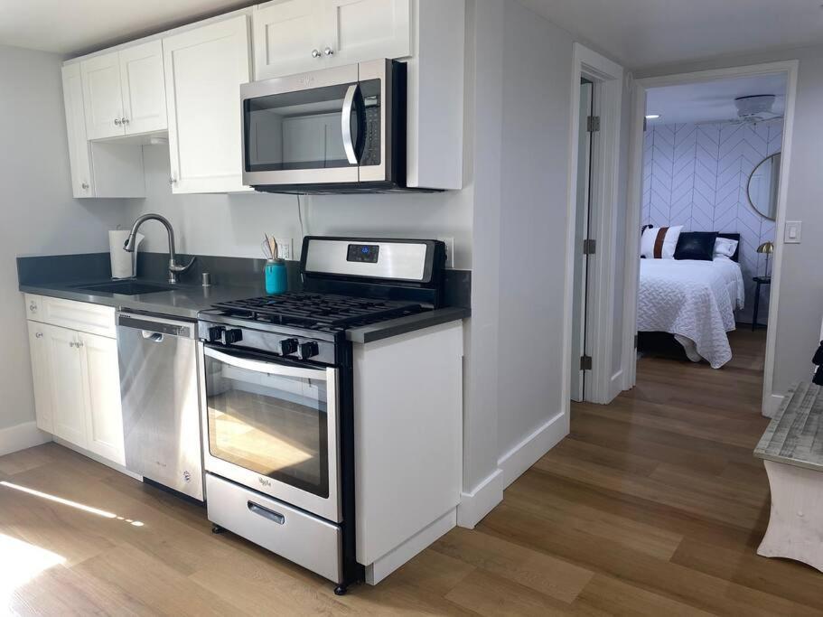 Steps To The Beach, Main Street And Pacific - 2br Huntington Beach