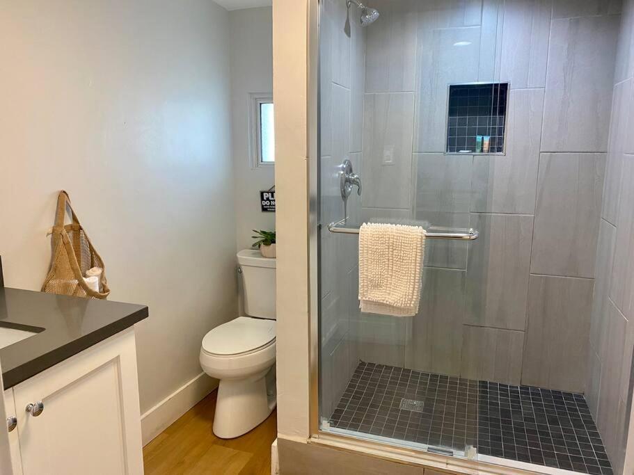 Steps To The Beach, Main Street And Pacific - 2br Huntington Beach
