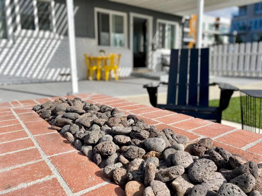 Steps To The Beach, Main Street And Pacific - 2br *